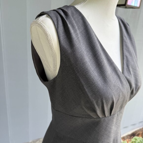 Banana Republic Sleeveless Gray Wool Blend Sleeveless Sheath - Size 2 - Picture 6 of 9